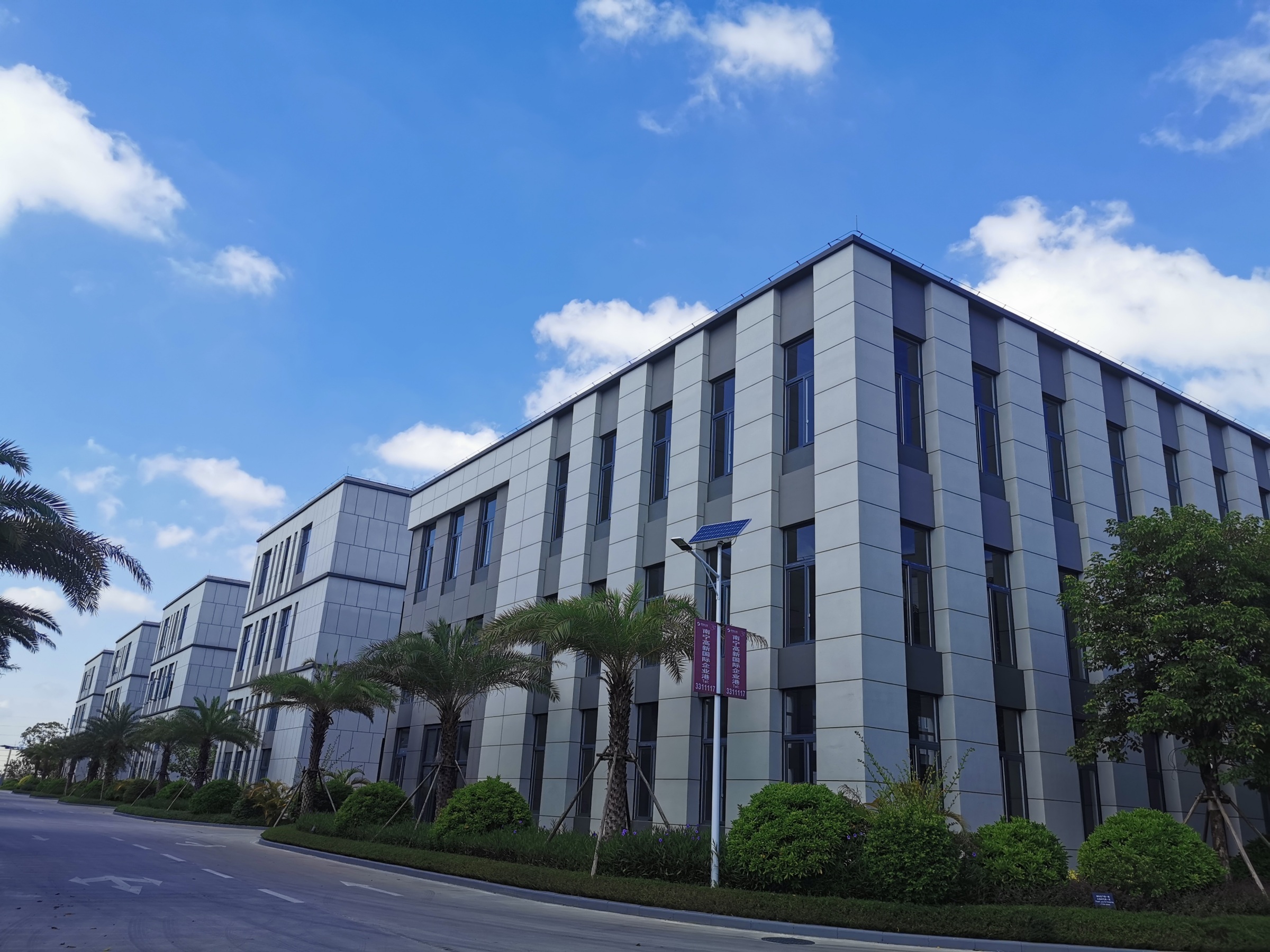 西乡塘安吉附近连畴路650㎡三面采光花园标准厂房出租