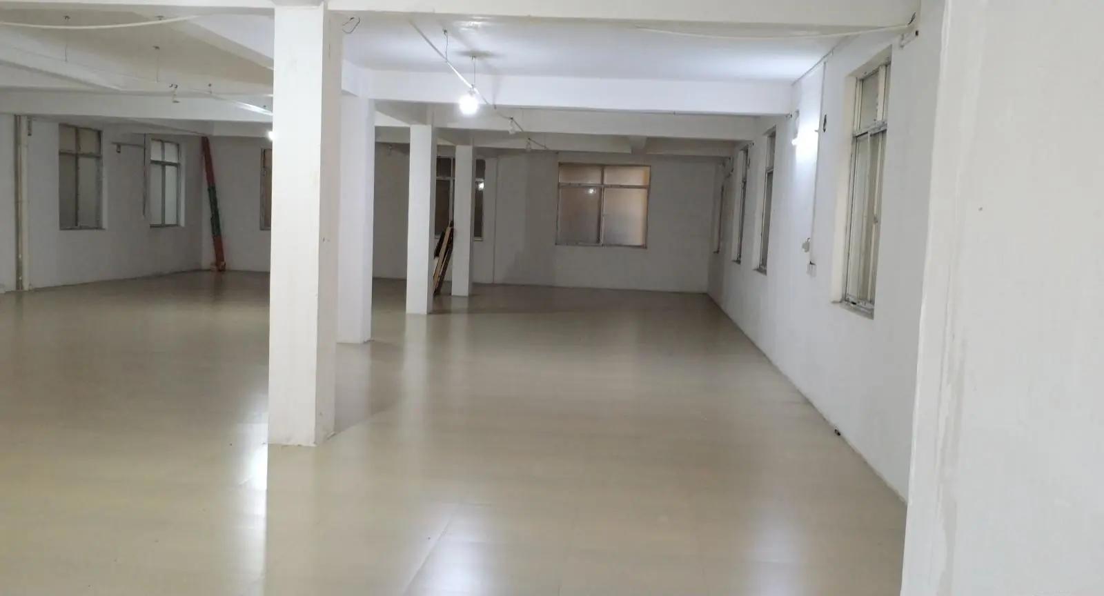 高新区中关村方向安吉大道500一1000平楼厂房仓库招租