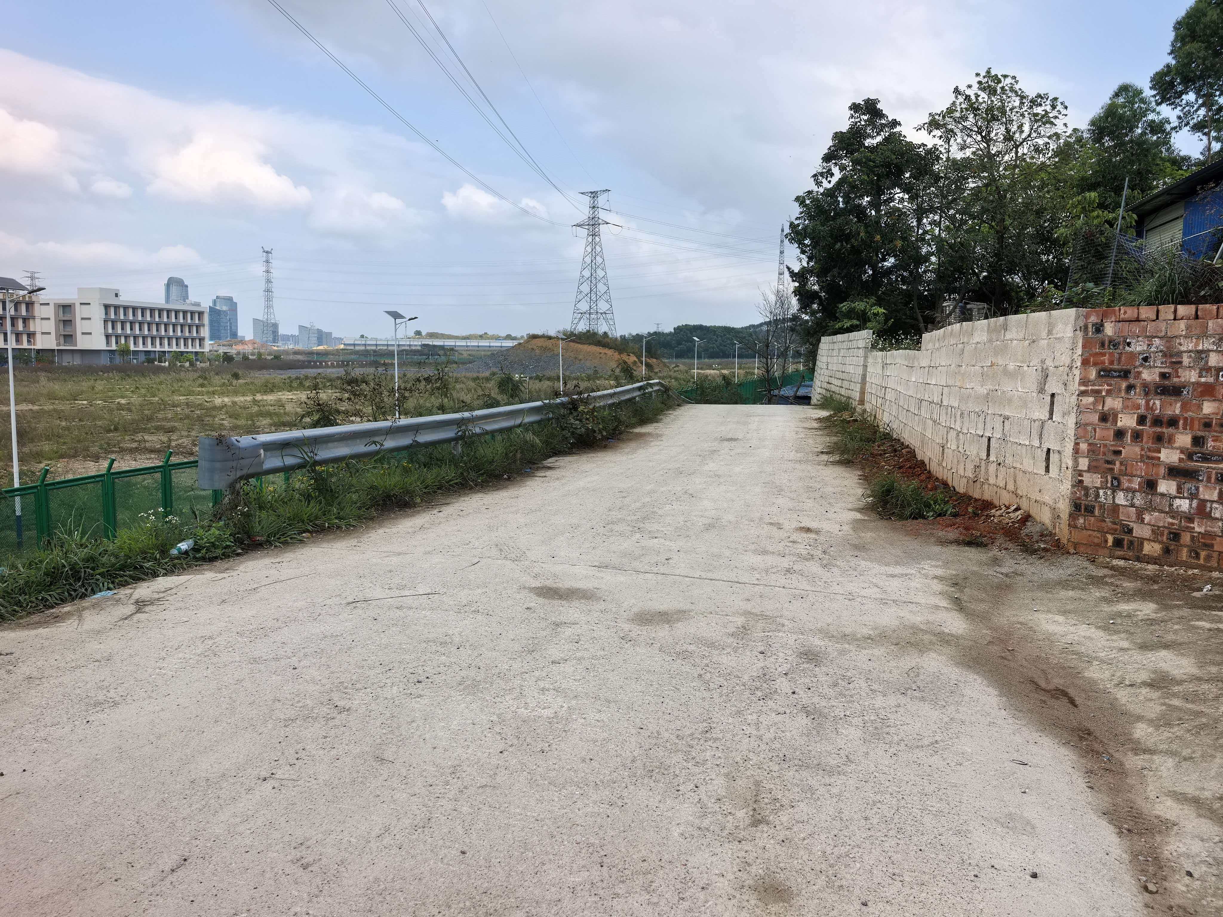 江南区壮锦大道旁莲塘岭600平米厂房仓库场地、130平两层整栋楼房招租