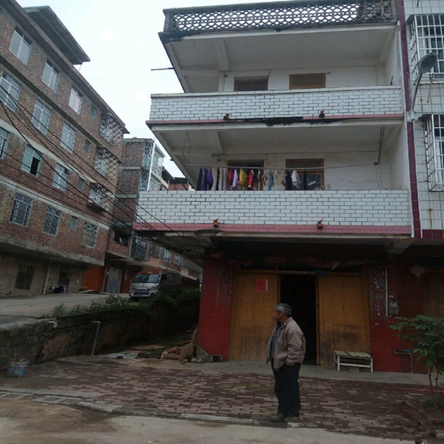 西乡塘金陵镇小学旁整栋楼213平自建房铺面土地出售