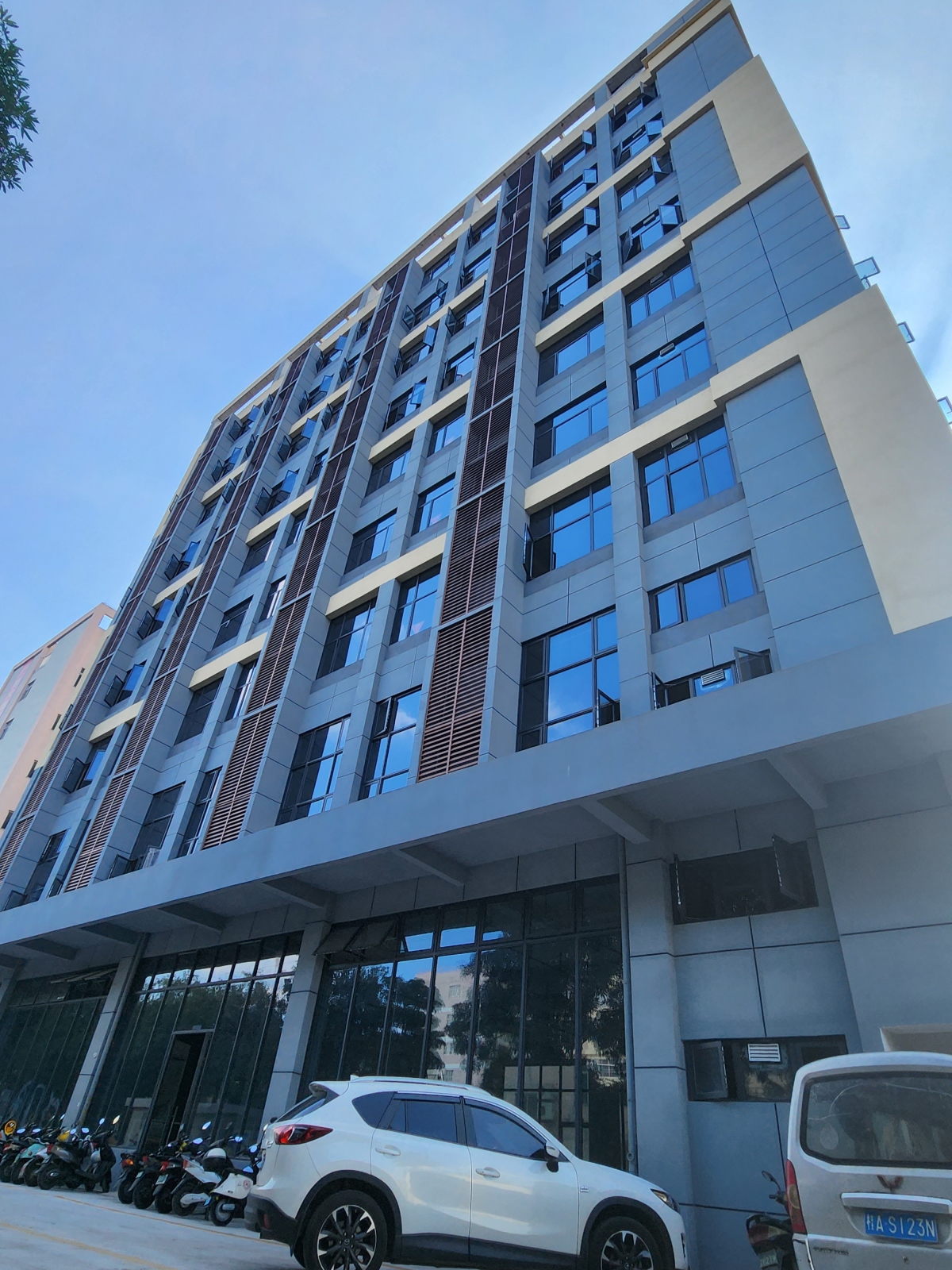 江南区华永丰科技城、华永丰大厦：482一655平多层多间办公室直播间厂房仓库招租