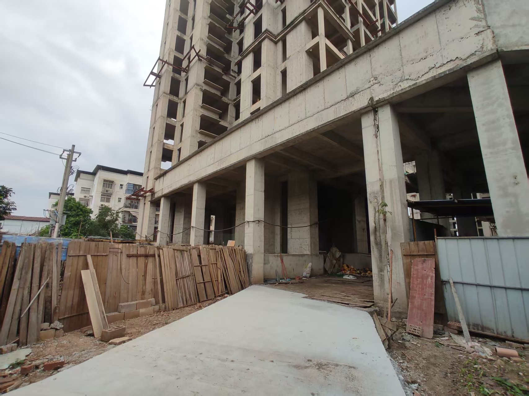 5元，民族大道琅东仙葫附近100一2000平厂房仓库水泥场地铺面办公室出租