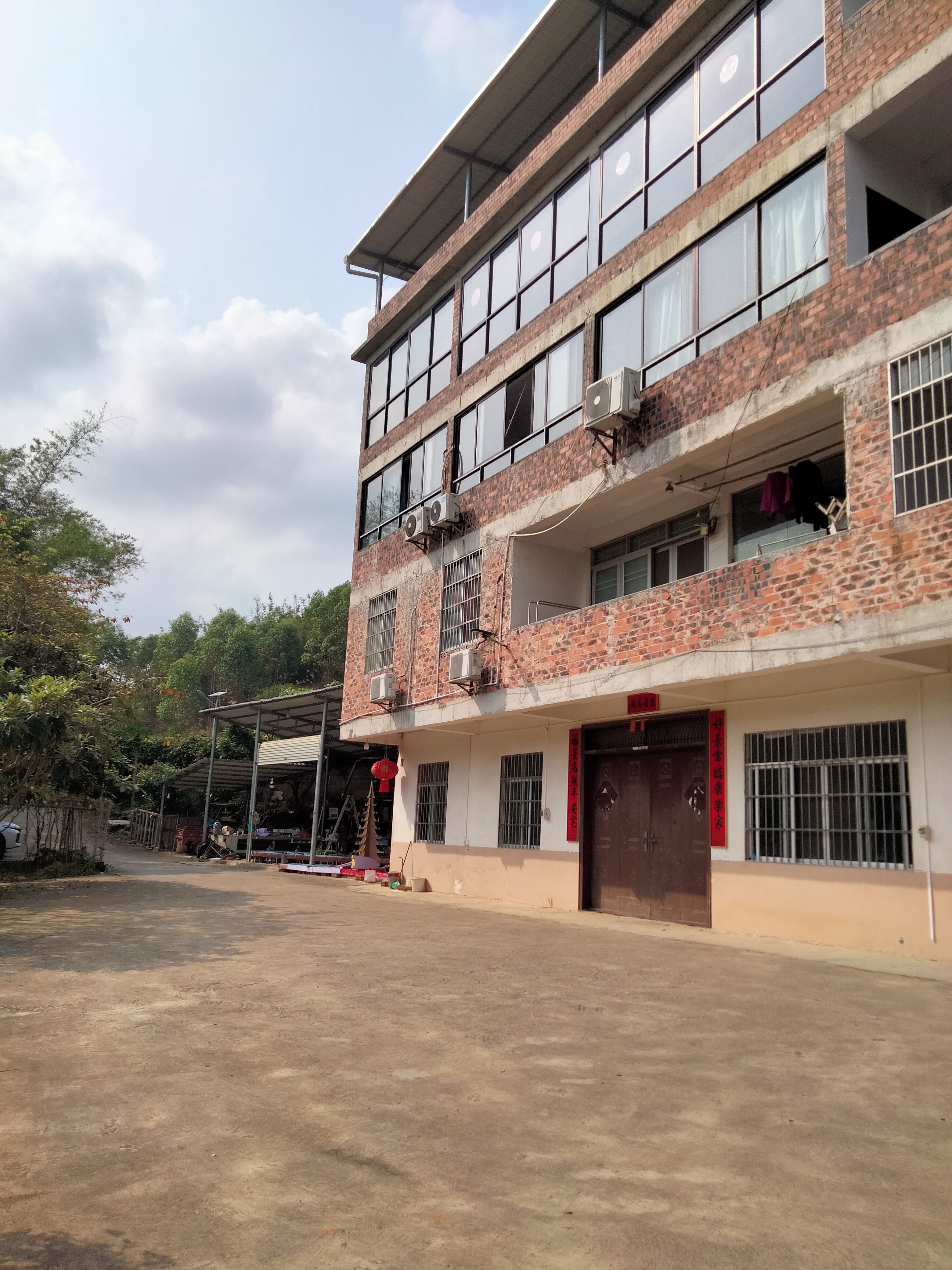 仅1500元：邕武路林科院附近独门独院一楼450平米楼房大棚场地招租