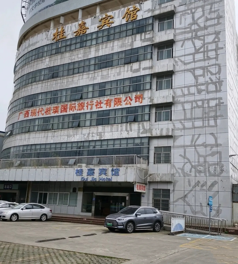 西乡塘客运站美食集市：10一5000平铺面、展厅，200一3万平厂房仓库50亩工业用地招租