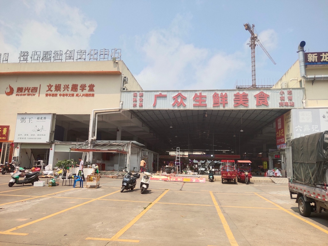 10一2500平厂房仓库铺面场地办公室：朋云路10号广众农贸市场、星光旧货交易中心附近