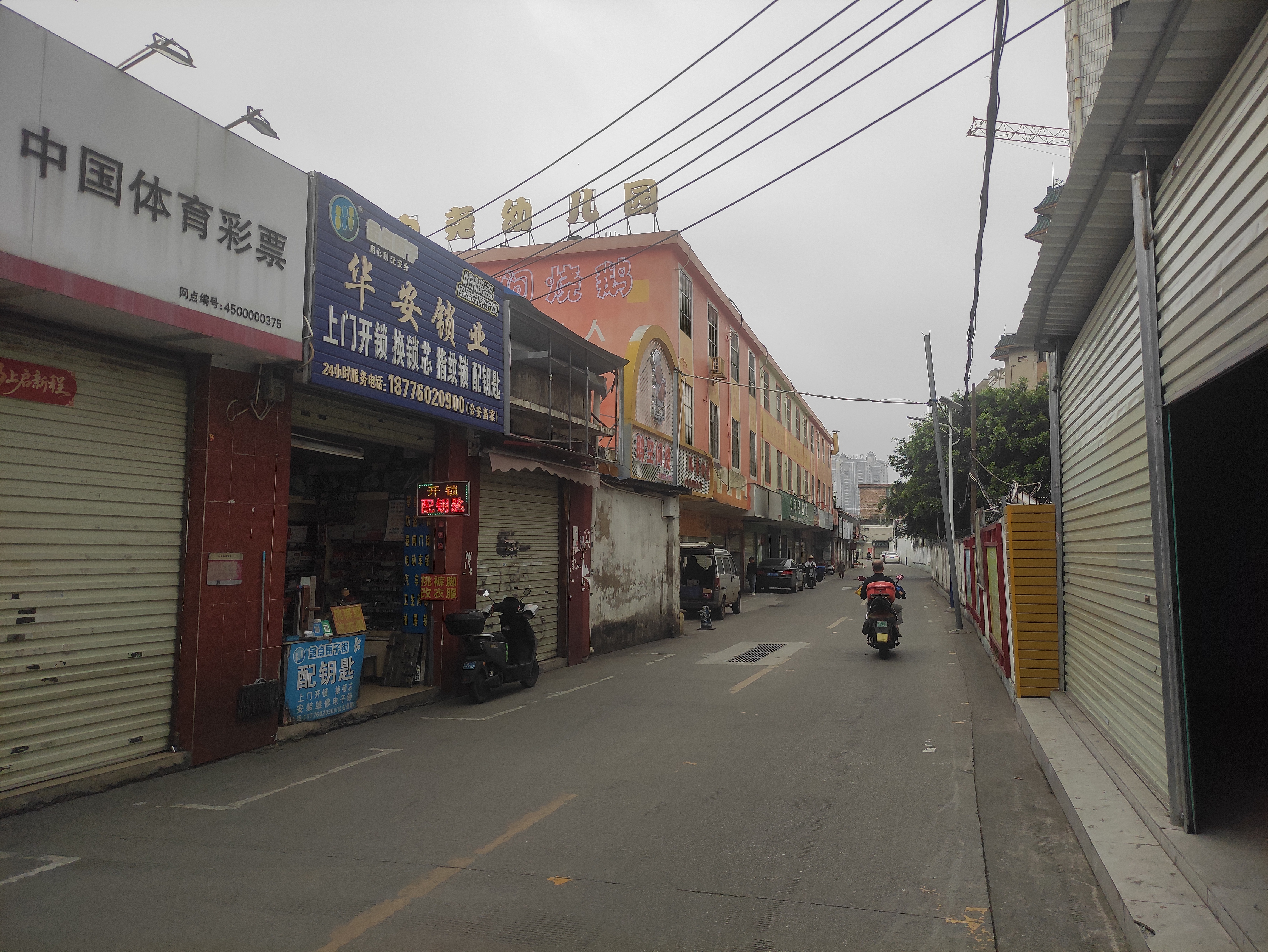 明秀路旁中尧路一楼130一1000平铺面厂房仓库场地出租